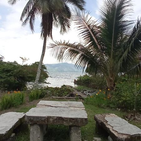 Leokap Homestay Tuk Tuk Bilik gambar